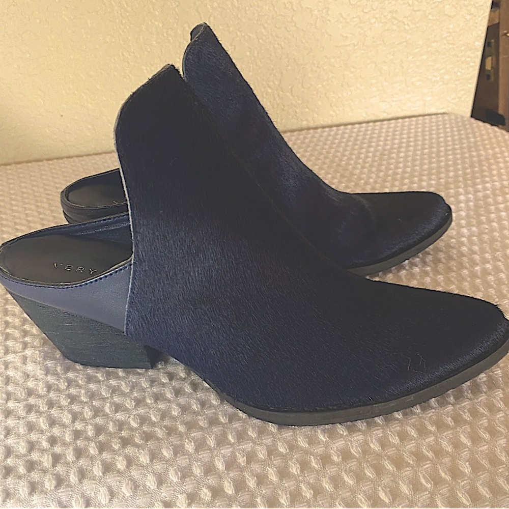 Very Volatile Los AngelesW-8 Navy Blue Calf hair Slip On Clog/heel Pre-owned